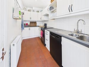 KITCHEN- click for photo gallery